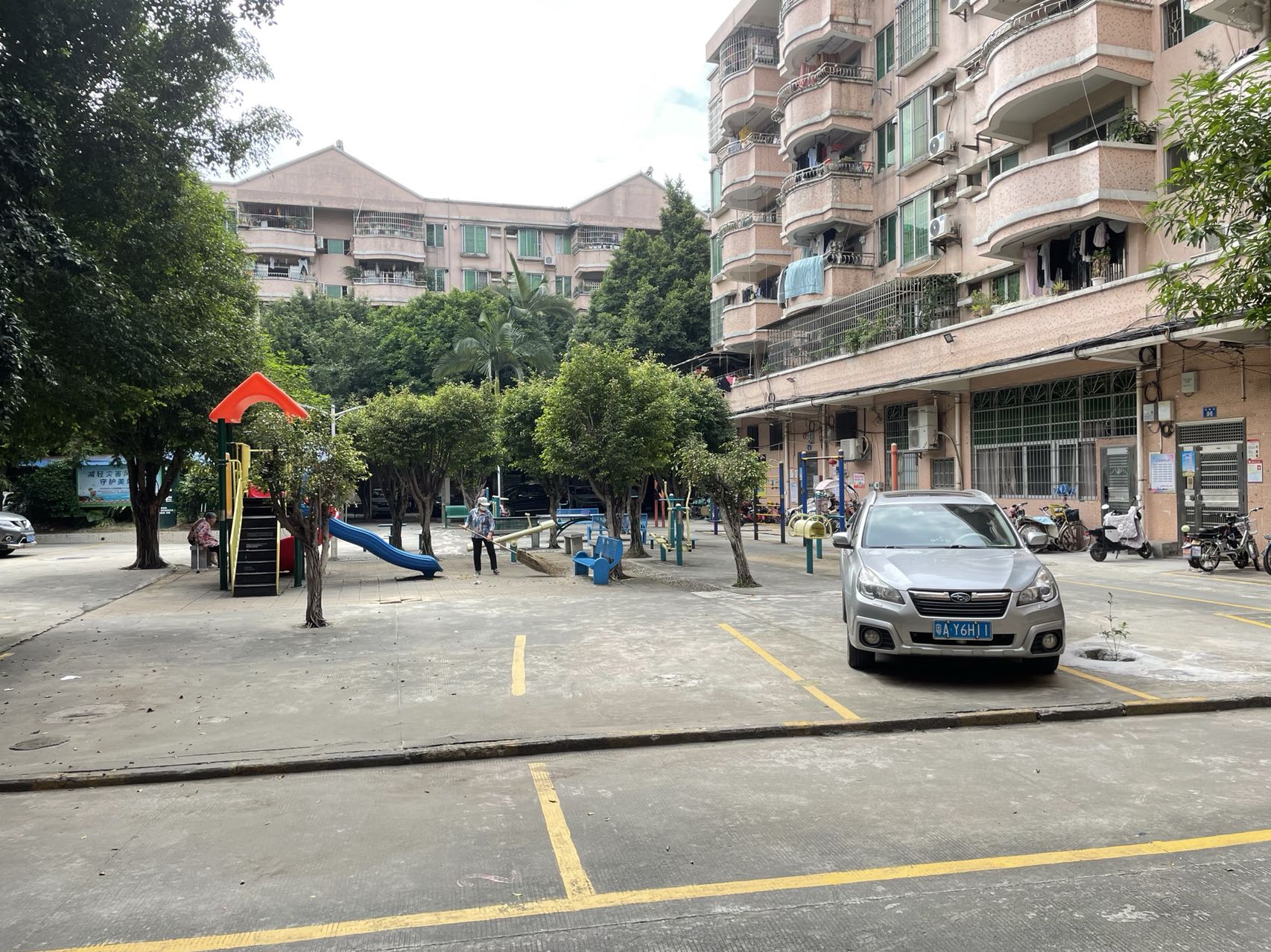 南岗圩社区教师新村小区硅PU球场项目