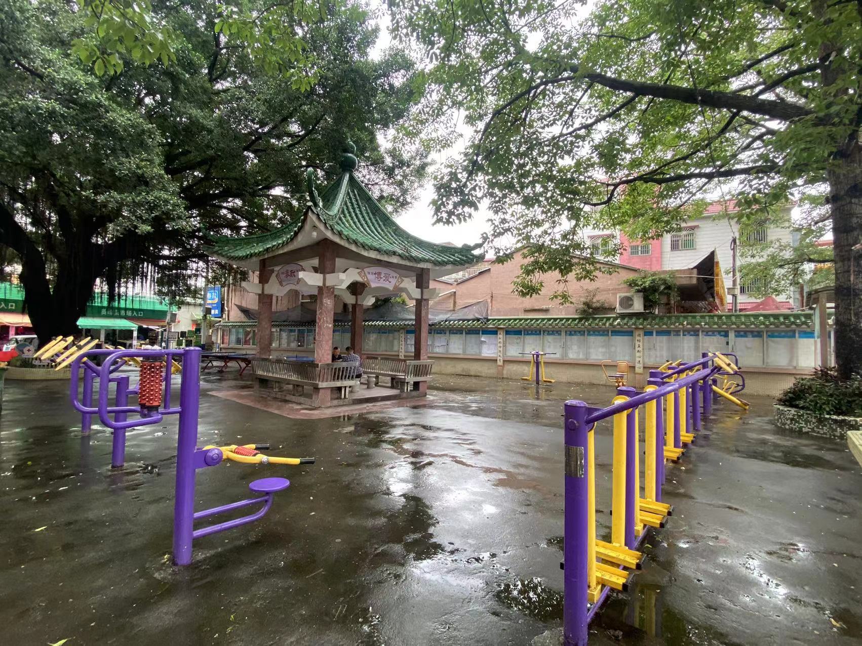 石岐街道员峰市场健身苑硅PU球场项目