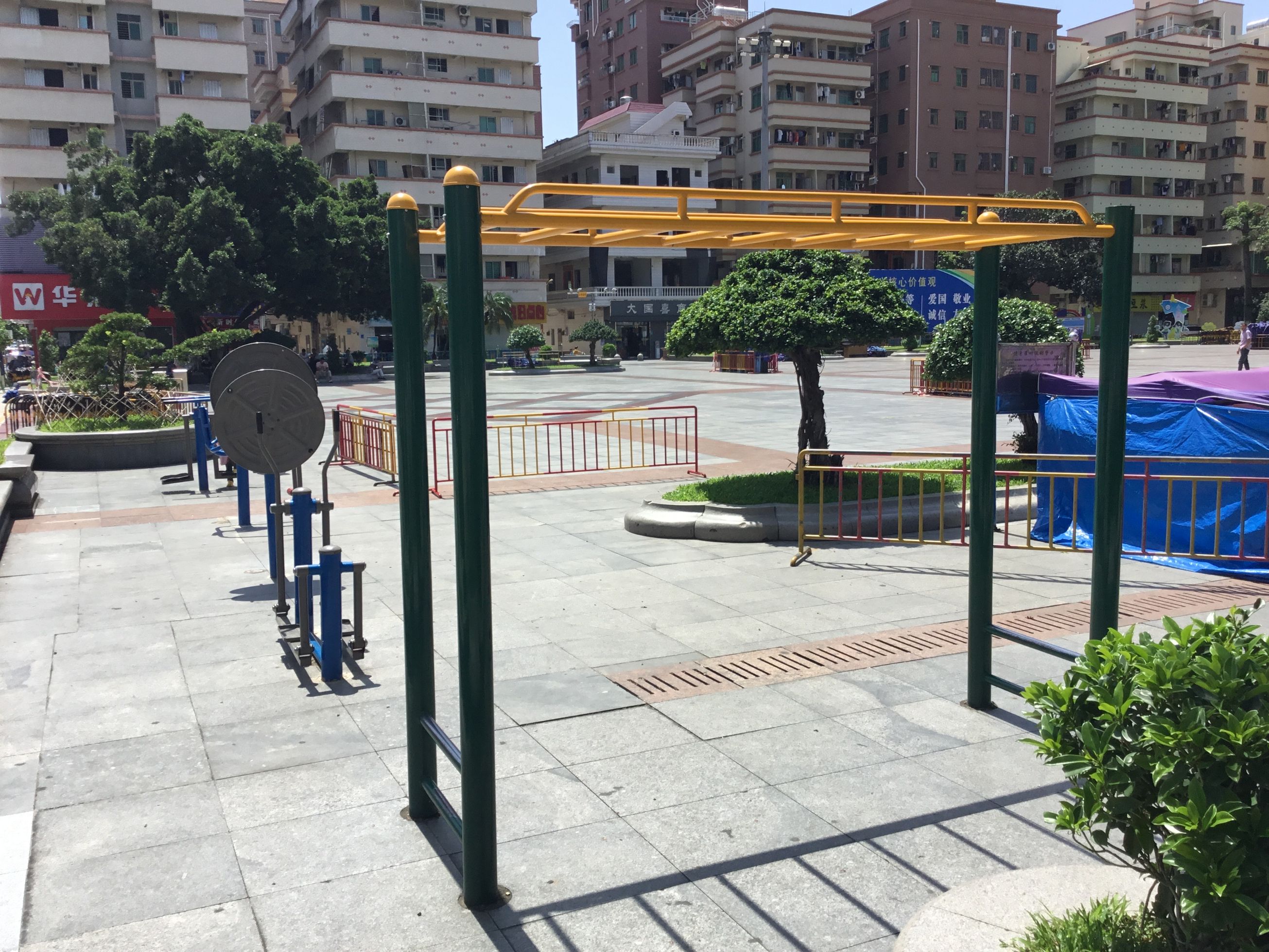 东莞市虎门镇龙眼社区广场硅PU球场项目