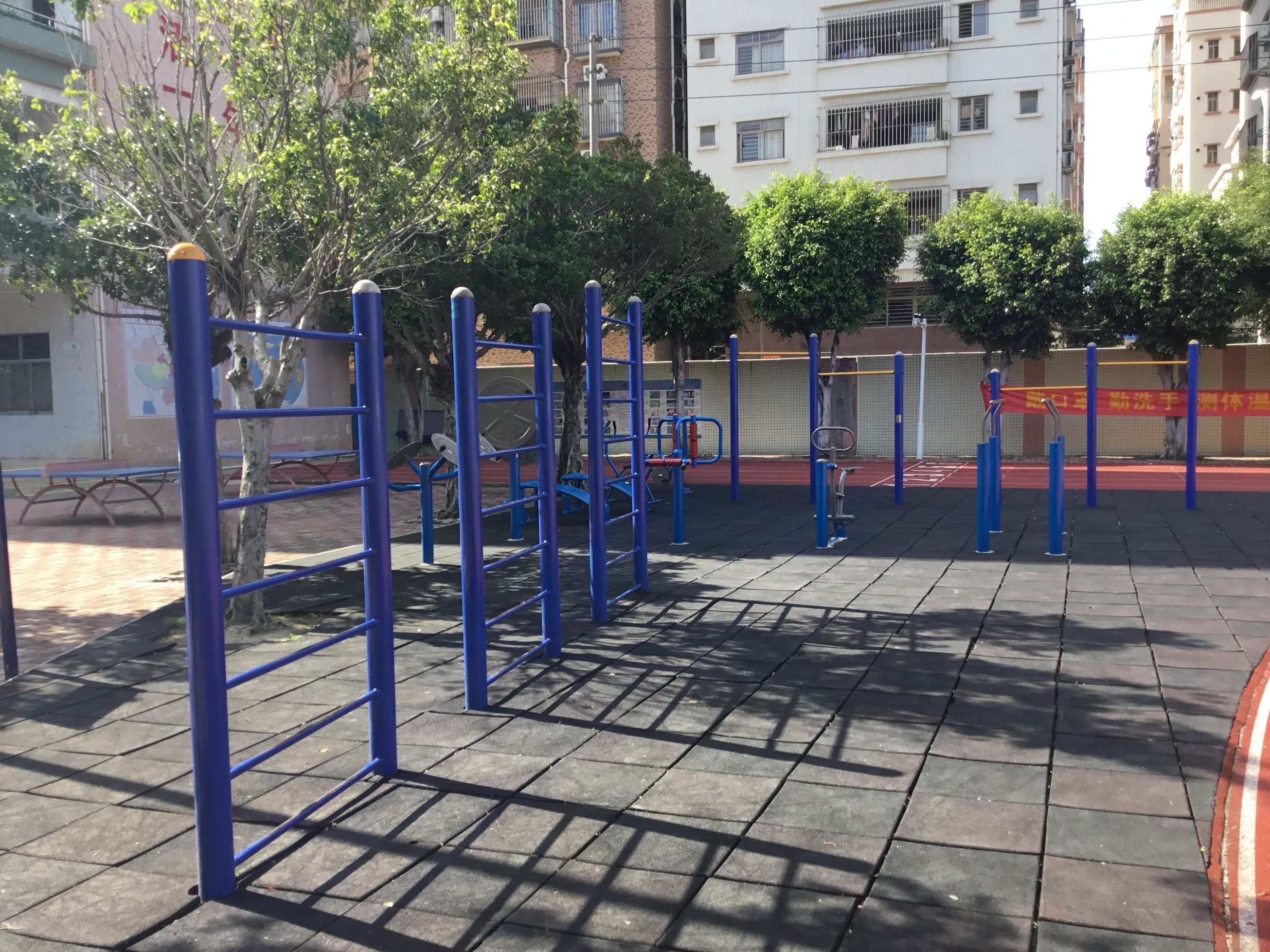 龙眼小学硅PU球场项目