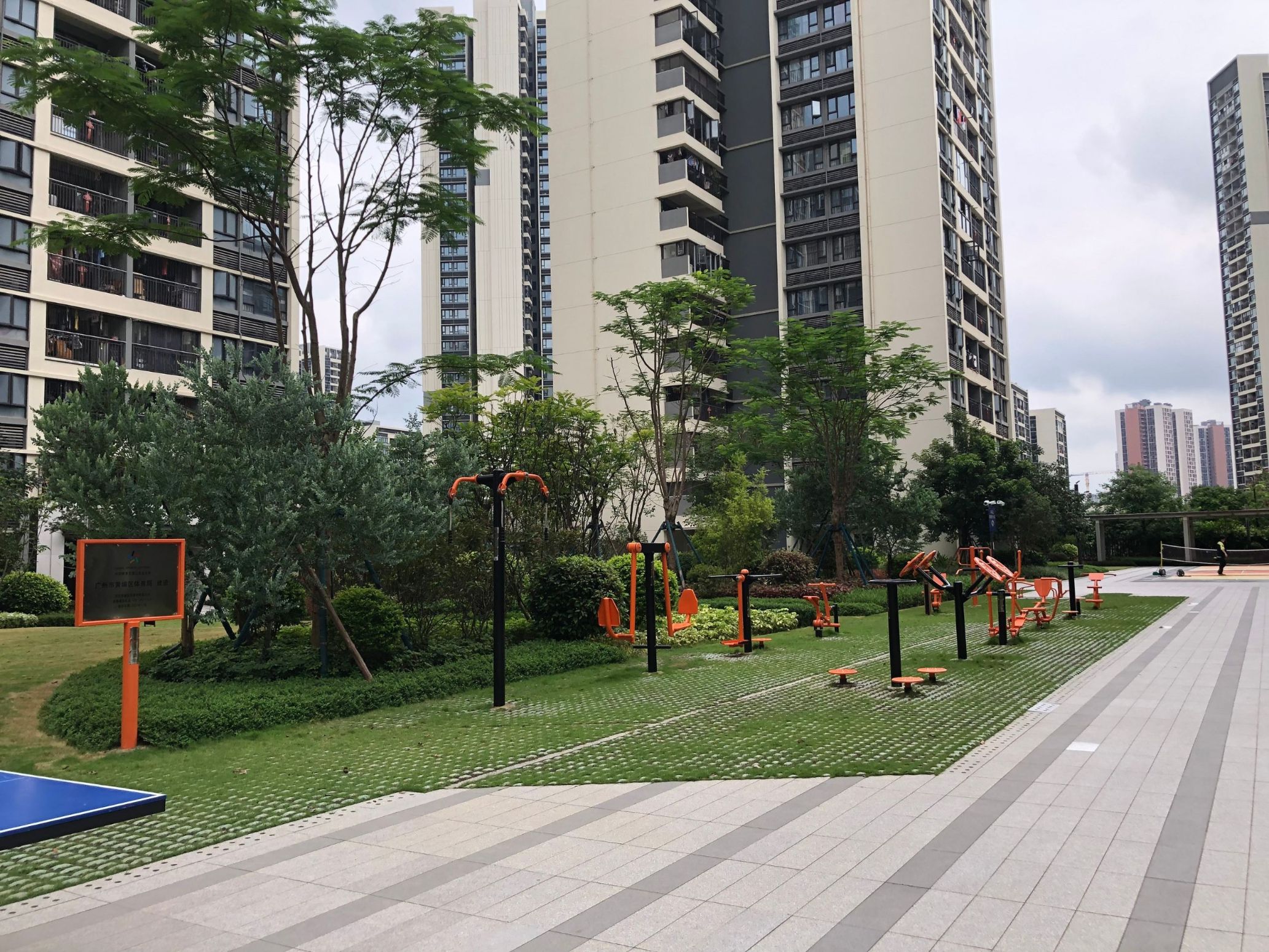 幸福悦花园A15栋前硅PU球场项目