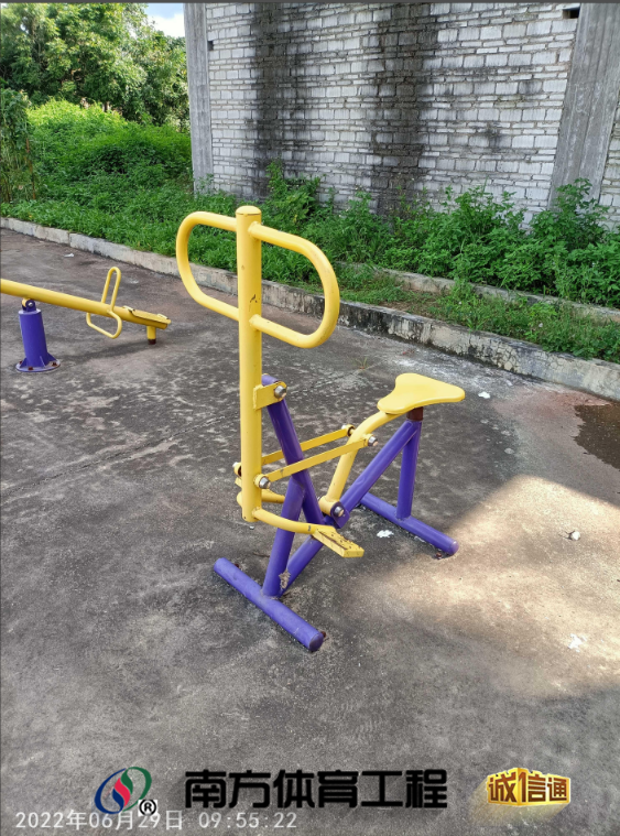 广东省揭阳市揭西县金和镇金光村委会金光村委湳洋村硅PU球场